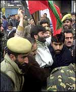 Indian troops struggle with separatist demonstrators in Kashmir