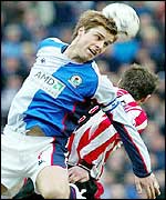 Gary Flitcroft and Matt Oakley hunt for the ball