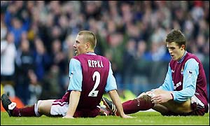 Thomas Repka and Michael Carrick are disapppointed as the Hammers are fruitless again