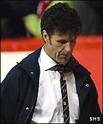 Dons boss Steve Paterson is not happy after the defeat