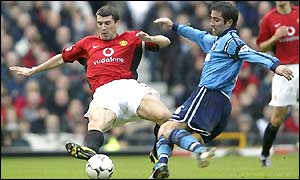 Roy Keane blocks a shot from Kevin Horlock
