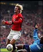 Manchester United's David Beckham and Manchester City's David Sommeil