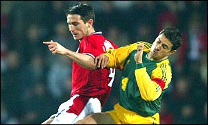 Frank Lampard tussles with Australia's Paul Okon