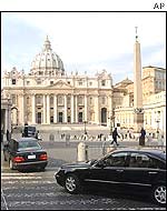 Tariq Aziz's motorcade enters the Vatican