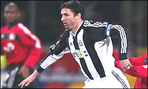 Gary Speed attacks for Newcastle