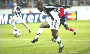 An unmarked Lomana LuaLua scores Newcastle's third goal after 32 minutes
