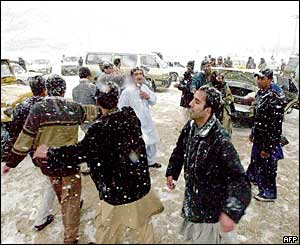 Quetta local enjoy the snow