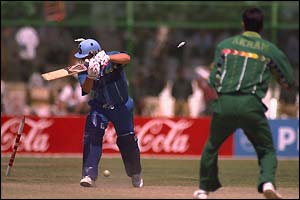 Darren Gough becomes Akram's 285th wicket in one-day internationals