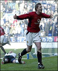 Ole Gunnar Solskjaer of Manchester United celebrates scoring his 90th minute equaliser