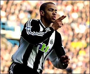 Newcastle United's Keiron Dyer acknowledges the crowd after scoring the opening goal against Leeds at Elland Road