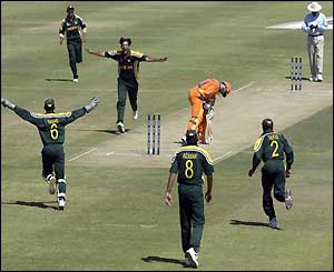 Wasim takes his 500th ODI wicket