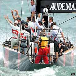The Alinghi crew salutes the crowds at Auckland Harbour 