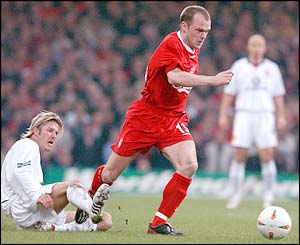 Liverpool's Danny Murphy beats Manchester United's David Beckham to the ball 