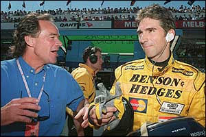 Barry Sheen chats to Damon Hill at the 1998 Australian Grand Prix
