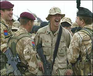 US and UK soldiers share a joke
