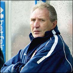 Defeat in Howard Wilkinson's last game in charge sees Sunderland sink to the bottom of the Premiership