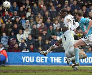 Louis Saha gets a late winner as Fulham beat Sunderland in what proves to be Wilkinson's last game in charge