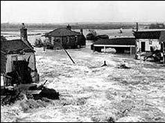 Floods sweep through Sea Palling, 1953