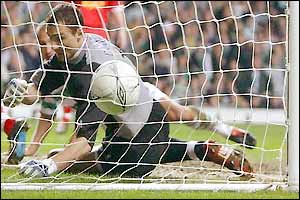Dudek cannot stop Larsson's shot