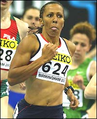 Kelly Holmes runs is her 1,500m heat as she easily qualifies for the final