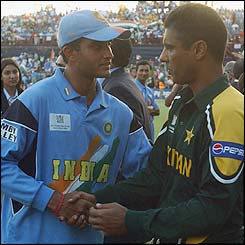 Rival captains Sourav Ganguly and Waqar shake hands after India's win over Pakistan 