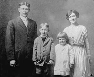 The Reagan family in 1913.
