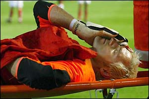 Canizares is stretchered off