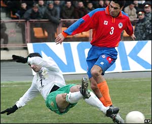 Northern Ireland's Keith Gillespie struggles to win the ball from Armenia's Karen Dokhoyan