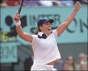 Jennifer Capriati celebrates victory in the 2001 final against Kim Clijsters