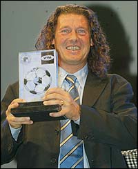 Senegal coach Bruno Metsu is awarded with the Coach of the Year award