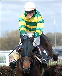 Thierry Doumen and First Gold on the way to glory in the Martell Cognac Cup Chase 