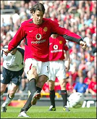 Ruud van Nistelrooy scores a penalty