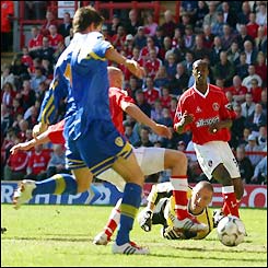 Kewell puts Leeds 1-0 up after 15 minutes