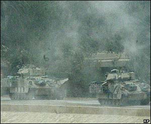 US tanks outside Saddam Hussein's presidential palace, on the river Tigris