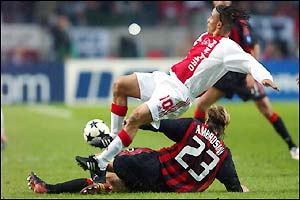 Ajax's Steven Pienaar challenges AC Milan's Massimo Ambrosini 