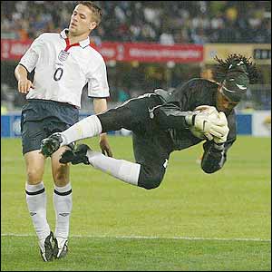 Michael Owen puts pressure on South African keeper Brian Baloyi 