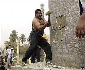 Scenes from Fardus Square in Baghdad