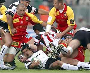 Toulouse number eight Christian Labit (centre) finds himself under pressure 