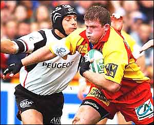 Perpignan's Phil Murphy is tackled 