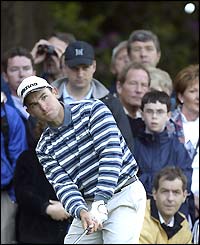 Ignacio Garrido chips onto the green