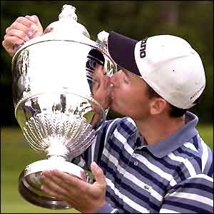 Ignacio Garrido plants a kiss on the winner's trophy