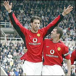 Ruud van Nistelrooy celebrates Manchester United's sixth goal