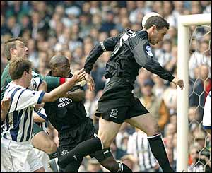 David Weir flicks in Mark Pembridge's inswinging corner to score Everton's equaliser