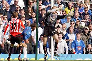 Christophe Dugarry stoops to head the ball past Mart Poom 