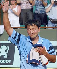 A tearful Michael Chang waves to the crowd