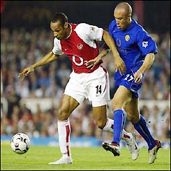 Arsenal's Thierry Henry outfoxes Man Utd's Mikael Silvestre