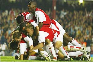 The Arsenal team celebrate their equalising goal