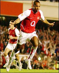 Henry celebrates his goal and putting Arsenal 2-1 up