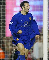 Ryan Giggs heads in Man Utd's second