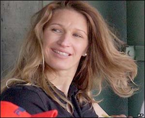 Steffi Graf watches the match